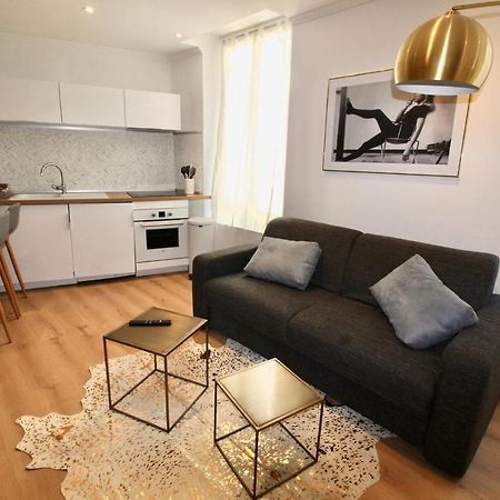 Lovely Apartment Heart Of Golden Square Fiber Wifi Nice Bagian luar foto