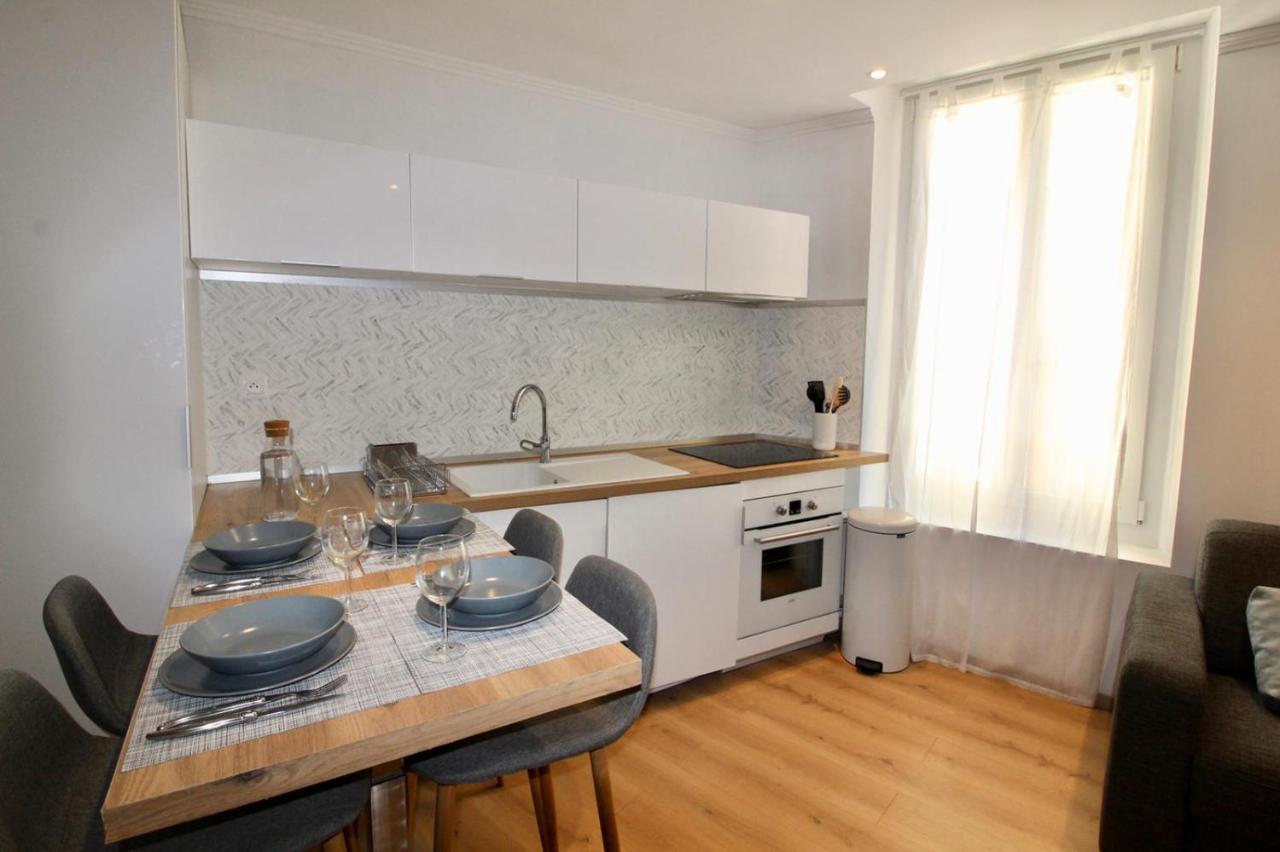 Lovely Apartment Heart Of Golden Square Fiber Wifi Nice Bagian luar foto