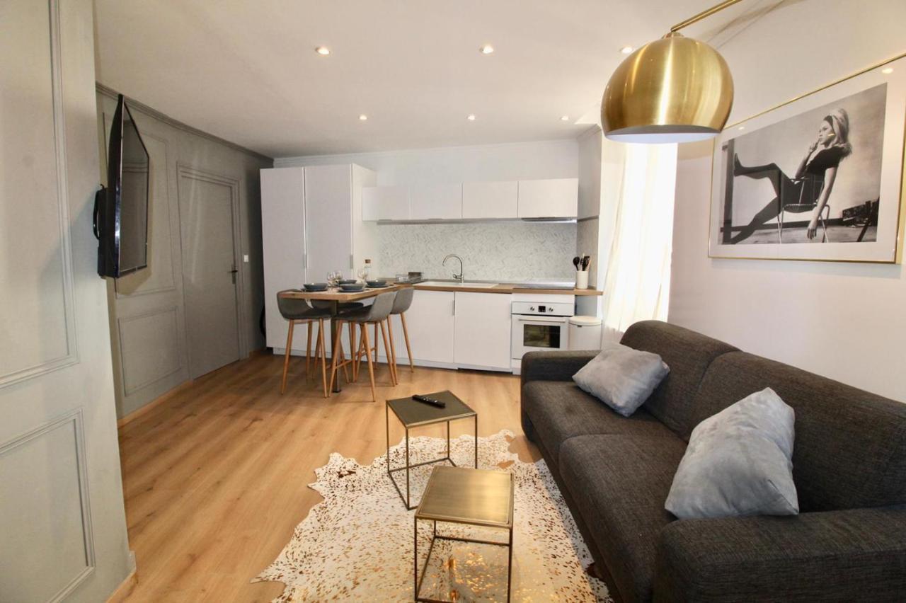 Lovely Apartment Heart Of Golden Square Fiber Wifi Nice Bagian luar foto