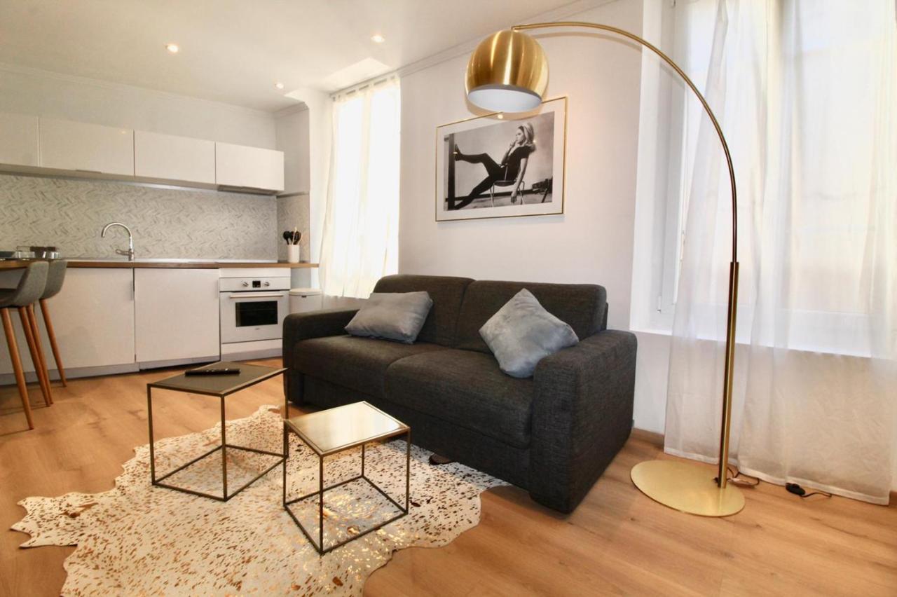 Lovely Apartment Heart Of Golden Square Fiber Wifi Nice Bagian luar foto