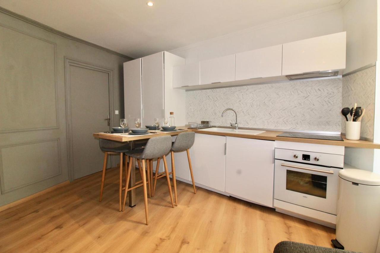 Lovely Apartment Heart Of Golden Square Fiber Wifi Nice Bagian luar foto